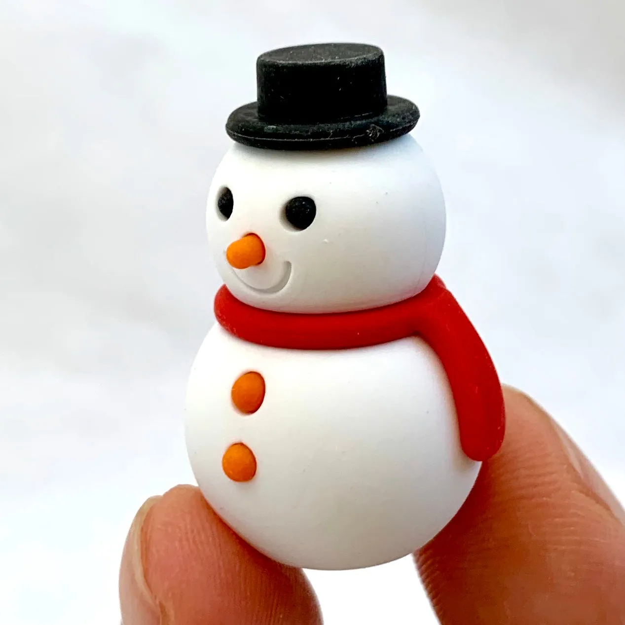 383041 IWAKO CHRISTMAS ERASER CARDS-SINGLE