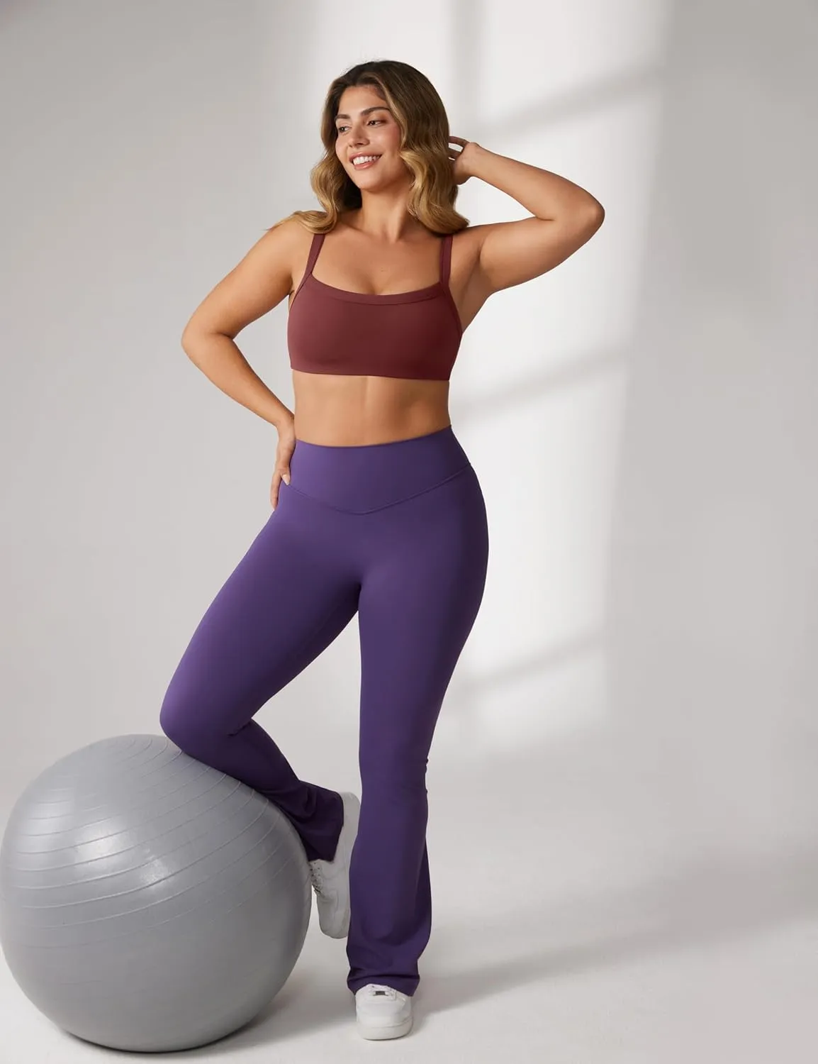 Hugcurve Adjustable Sports Bra Square Neck Wireless Padded Yoga Workout Tops