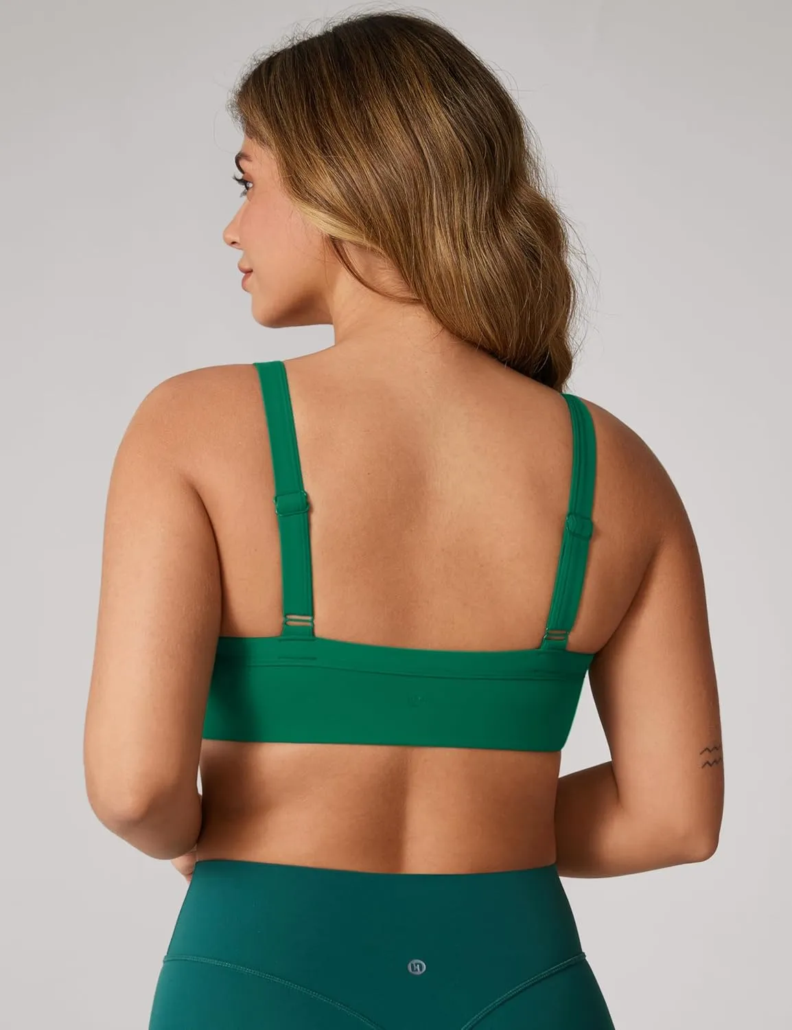 Hugcurve Adjustable Sports Bra Square Neck Wireless Padded Yoga Workout Tops
